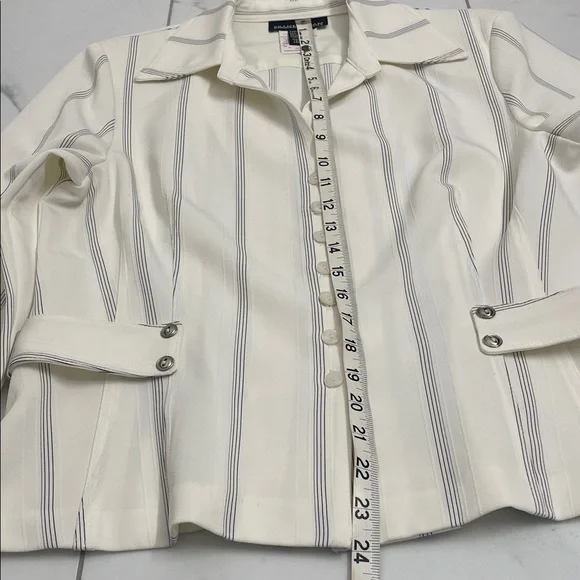 Frank Lyman Design Winter White Striped Blazer Top Button Down Front & Cuffs Sz8 - Picture 12 of 13